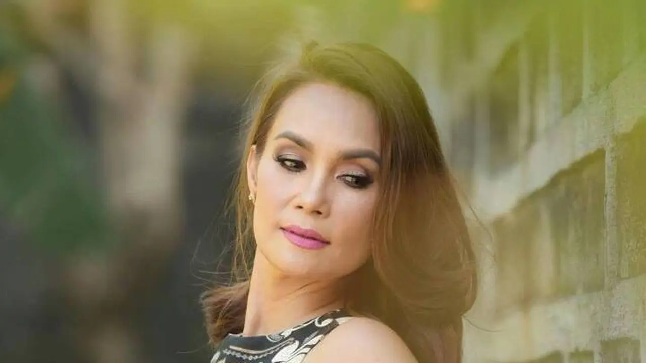 Jadi Nenek Tercantik di Dunia, Ini Deretan Foto-foto Seksi Babyly