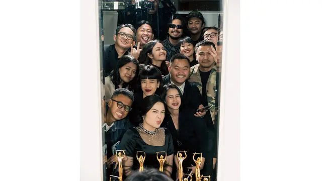 Potret Bernadya Borong Piala AMI Awards