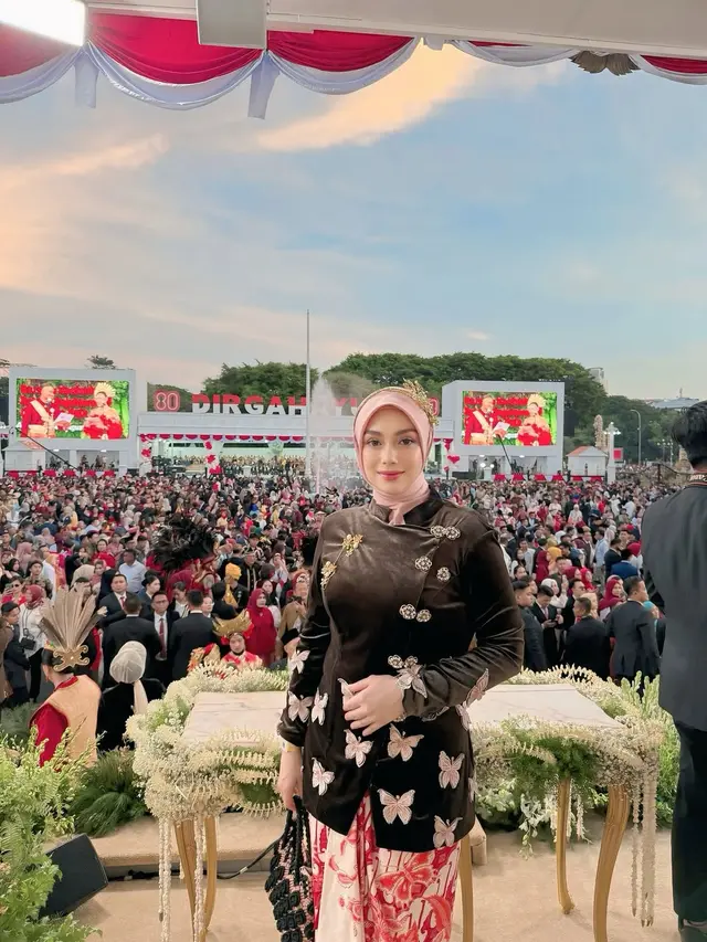 Adu Gaya Celine Evangelista dan Dara Arafah Hadiri HUT RI di Istana Merdeka, Sama-sama Pakai Kebaya Beludru Hijab