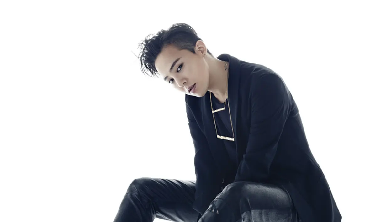 G-Dragon merupakan komposer lagu-lagu milik BigBang. Bahkan ia sering terlibat dalam beberapa projek lagu yang ia produseri. Jadi selama 2 tahun ini, kita akan kangen dengan musik berkualitas karya GD. (Foto: Soompi.com)