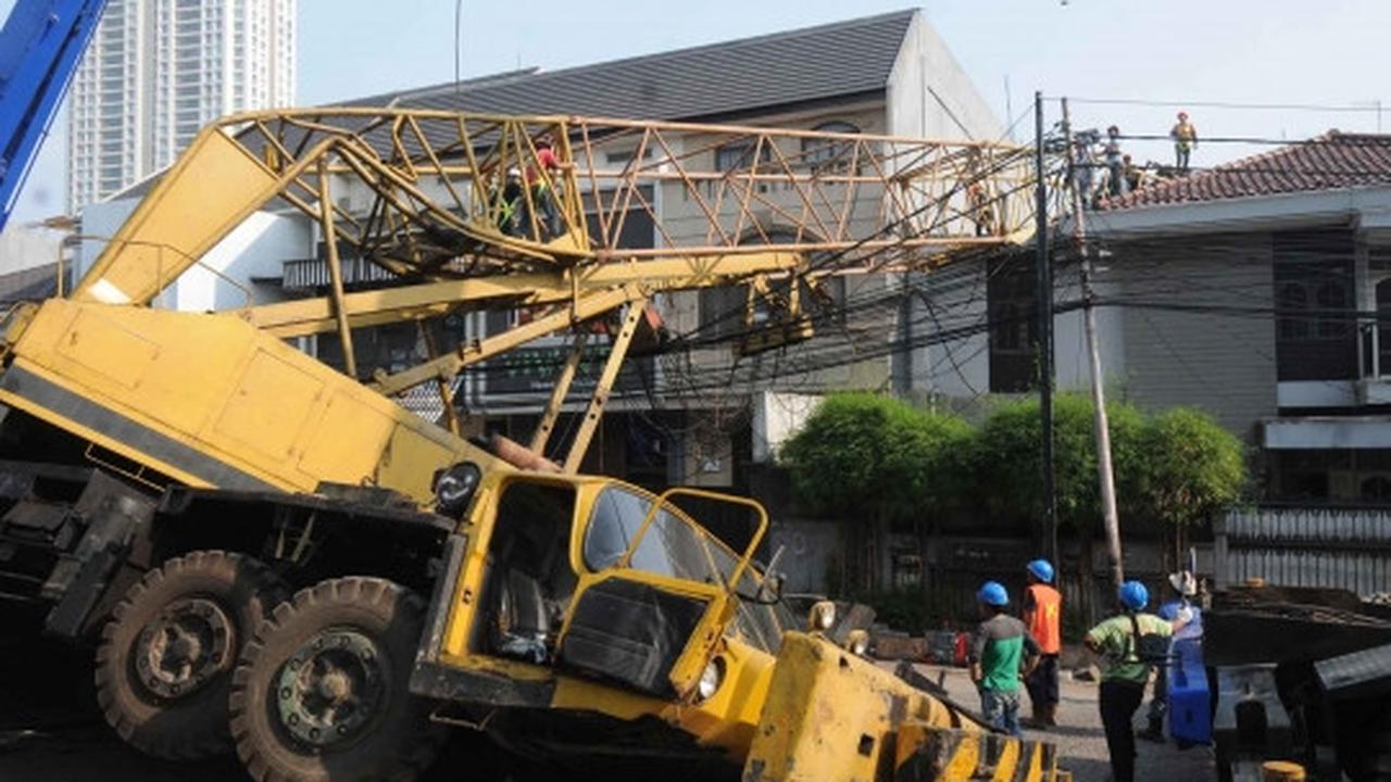Ini crane proyek JLNT Tendean-Cileduk yang roboh di Kebayoran Baru