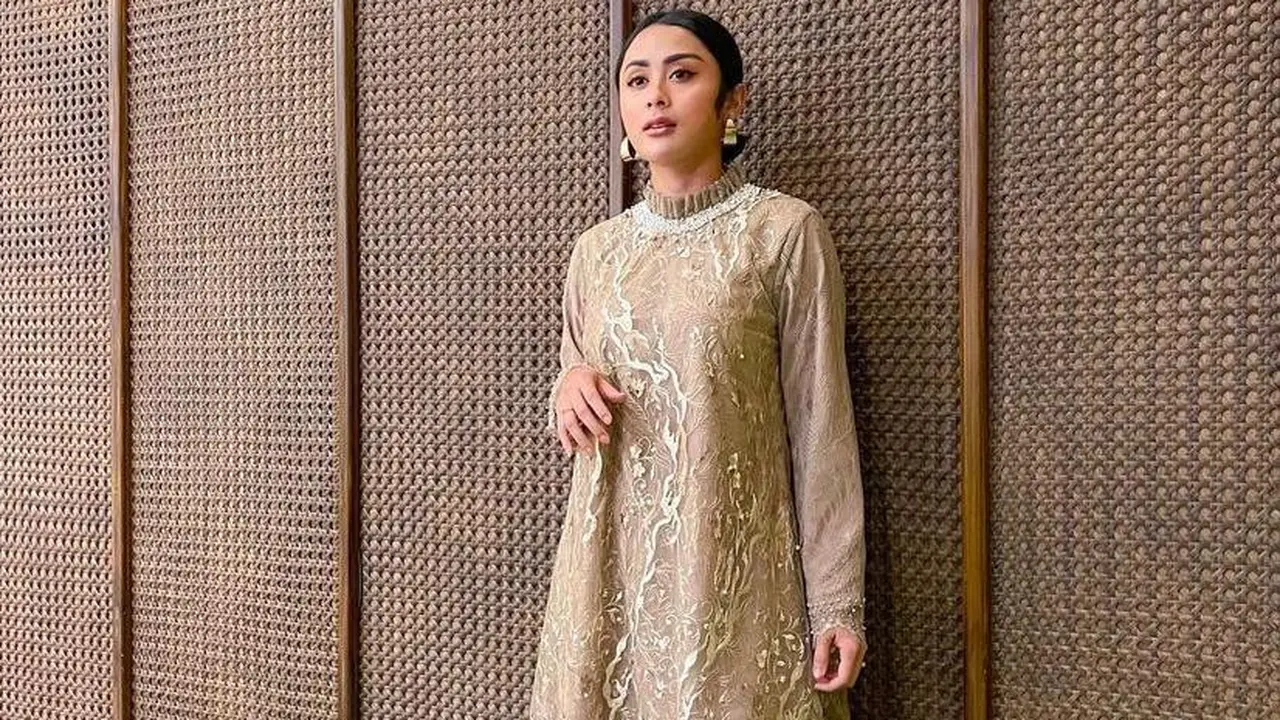 7 Model Baju Brokat Kombinasi Satin Terbaru yang Elegan untuk Hari Raya, Aghnia Punjabi-Ashanty