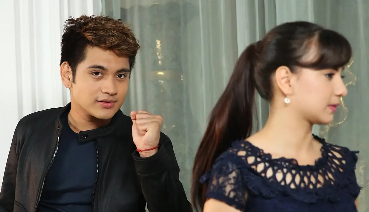 "Sama siapapun itu akan jadi private aja, kalau nanti sudah mau menikah baru deh diumumkan, nikah itu sakral seumur hidup kan. Kalau baru pacaran aja nanti ada masalah terus putus gimana gitu, jadi lebih baik private."lanjutnya.(Bambang E Ros/Bintang.com)