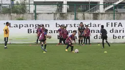 Lapangan ini dilarang keras untuk dikomersilkan dan hanya diperuntukan untuk warga secara gratis. (Bola.com/M Iqbal Ichsan)