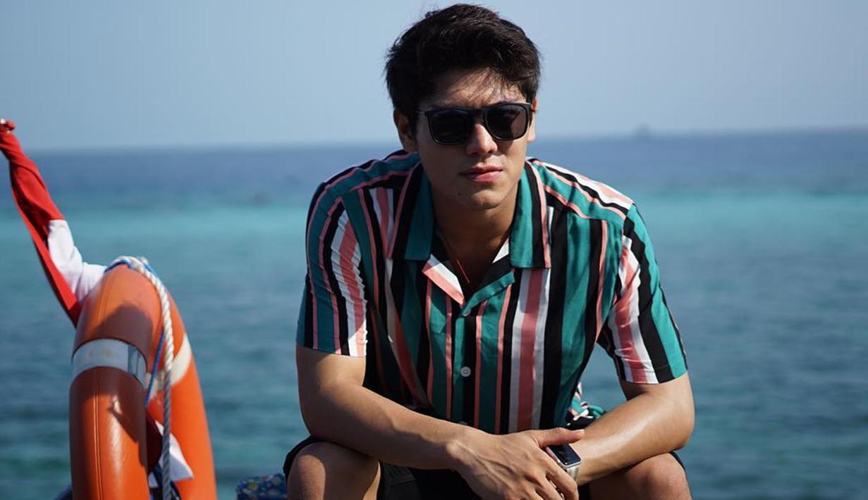FOTO: Gaya Rizky Billar Pakai Kacamata Hitam, Tampil ...