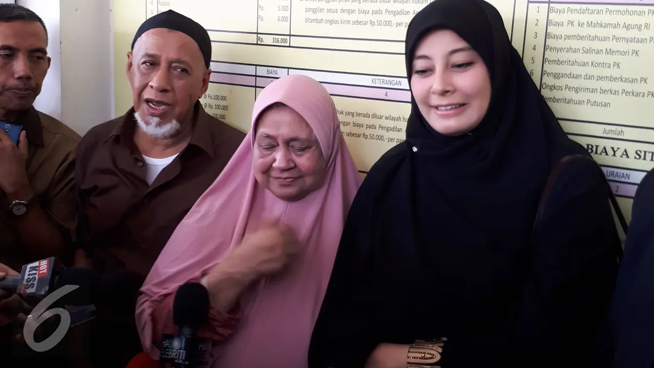 Istri Ustaz Ahmad Alhabsyi. Putri Aisah Aminah