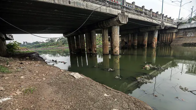 Kanal Banjir Timur Surut