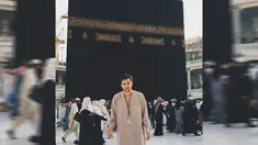 Aktor ganteng Stuart Collin kini tengah menjalani umrah di Tanah Suci. (instagram.com/stuartcollin)