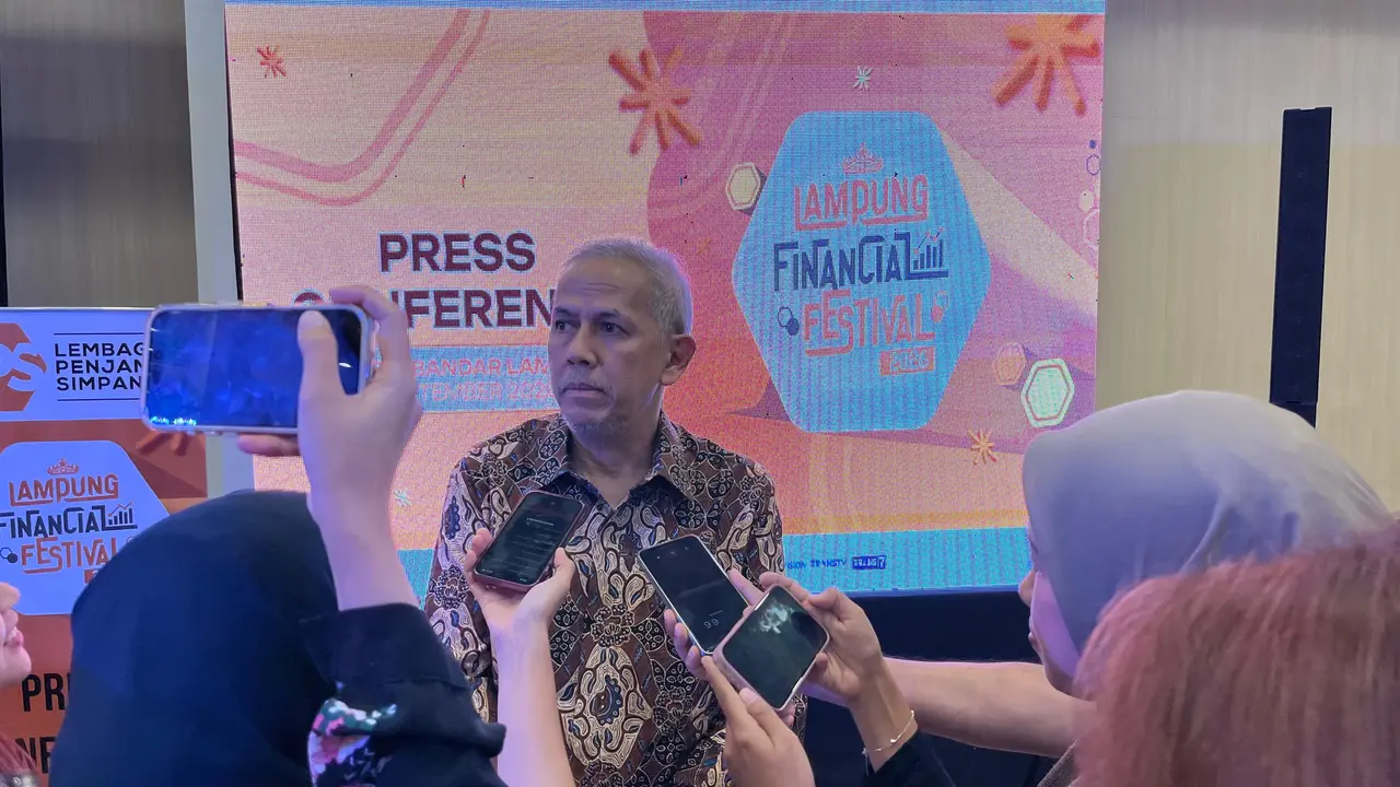 Ketua Dewan Komisioner Lembaga Penjamin Simpanan (LPS) , Anggito Abimanyu  saat jumpa pers gelaran Lampung Financial Festival, Jumat (4/9/2026). (Liputan6.com/Ardi)
