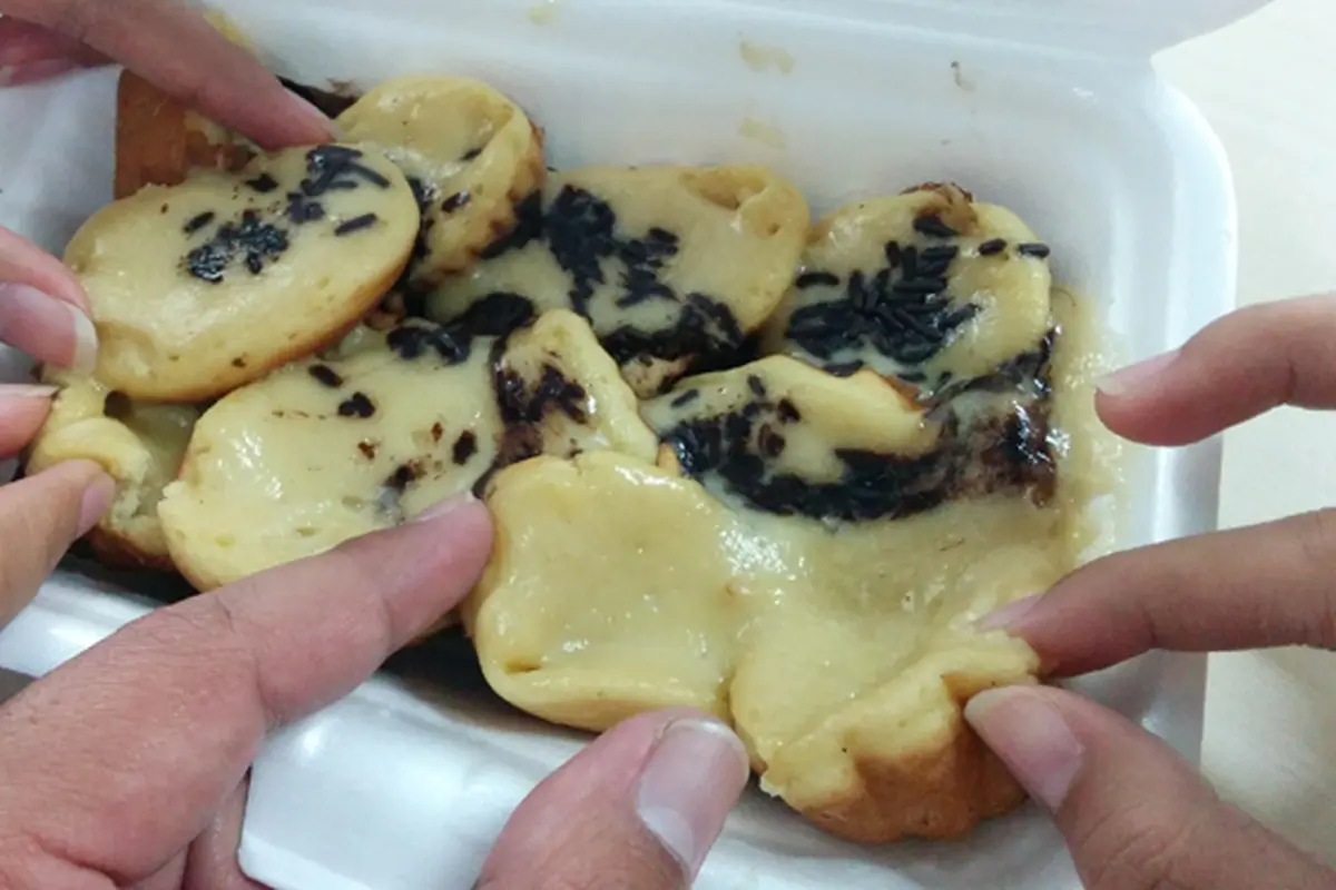 Sensasi Kue Cubit Setengah Matang Bikin Orang Jadi Ketagihan