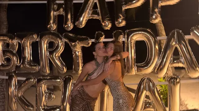 Gaya Tropical Glam Kendall Jenner Rayakan Ulang Tahun ke 30 di Tepi Pantai, Pakai Bralette Rp11 Jutaan