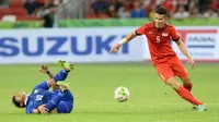 Bek timnas Singapura, Baihakki Khaizan, curhat tak pernah dimainkan di Piala AFF 2016. (AFP/Mohd Fyrol)