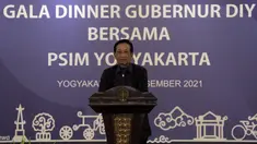 Gubernur Daerah Istimewa Yogyakarta, Sri Sultan Hamengku Buwono X, Jumat (10/12/2021) malam mengajak makan malam seluruh jajaran tim PSIM Yogyakarta yang akan menatap 8 Besar Liga 2. (PSIM/Aji Miswadi)