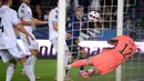Keunggulan Bosnia hanya bertahan tiga menit saja. Bola sapuan Dzeko saat sepak pojong yang dilakukan Prancis, malah mengenai punggung Griezmann dan mengubah skor pertandingan menjadi satu sama. (Foto: AFP/Franck Fife)