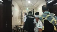 Petugas mengamankan 9 mukimin yang menyusup di pondokan jemaah haji Indonesia