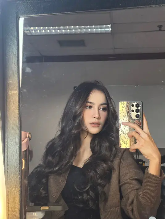 Alih-alih comeback dengan karya baru, Mahalini Raharja justru pamer rambut panjangnya yang indah [@mahaliniraharja]
