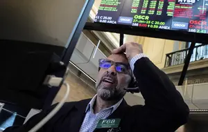 Wall Street Merah Membara, Dow Jones Catat Penurunan Terburuk Sejak April 2025
