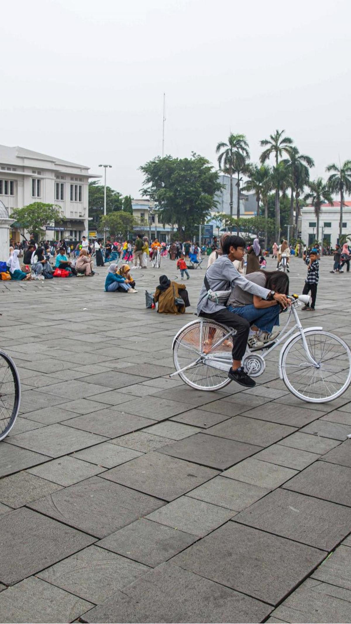 Salah satu tempat favorit yang sering dikunjungi adalah kawasan Kota Tua. Di hari libur dan cuti bersama ini, kawasan wisata ini terlihat dipadati wisatawan.<br>