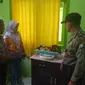 Bayi yang dibuang oleh ibu kandungnya sedang dirawat di Puskesmas Kecamatan Talango, Kabupaten Sumenep (Liputan6.com/Humas Polres Sumenep/Mohamad Fahrul)