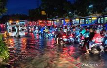 Gubernur DKI Jakarta Berduka Cita atas Pengendara Tewas Macet Banjir Jakarta