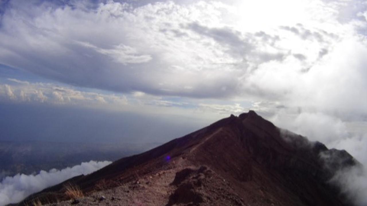 Mencapai Puncak Gunung Agung, Informasi yang Perlu Diketahui Sebelum Mendaki