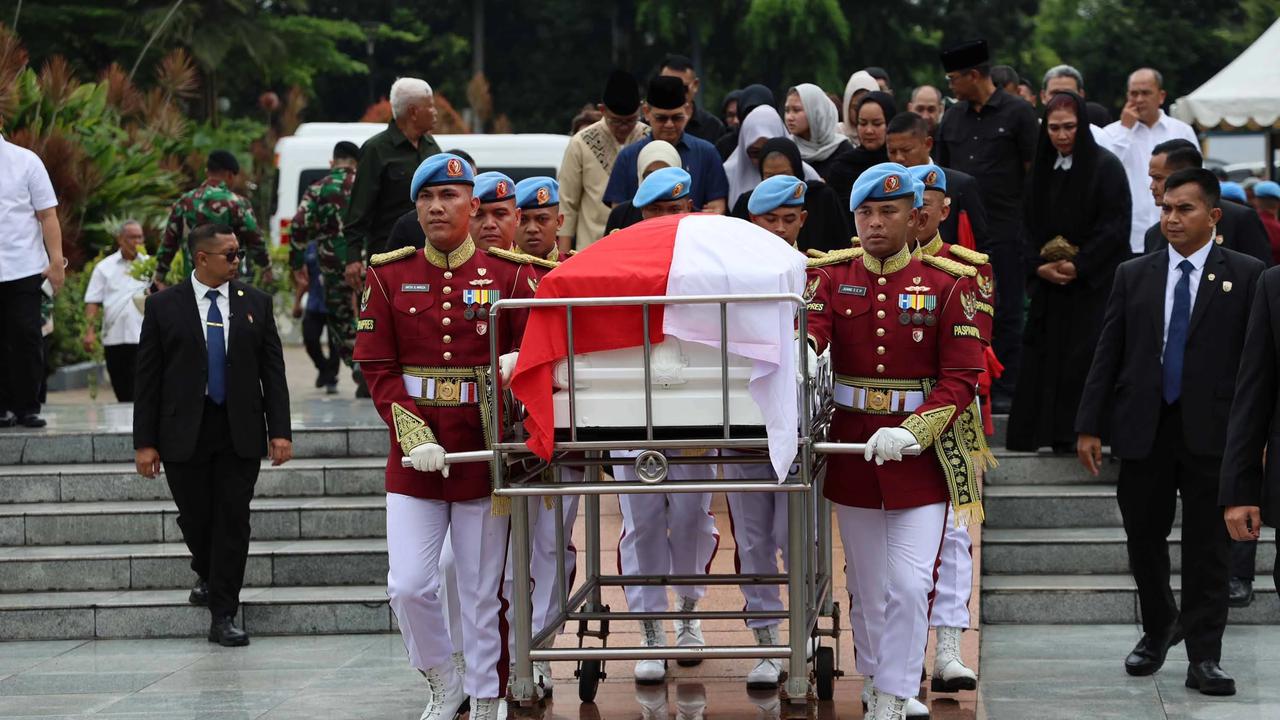 FOTO: Pemakaman Try Sutrisno