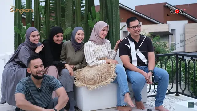 Shireen Sungkar Buka Bersama Geng Mewah