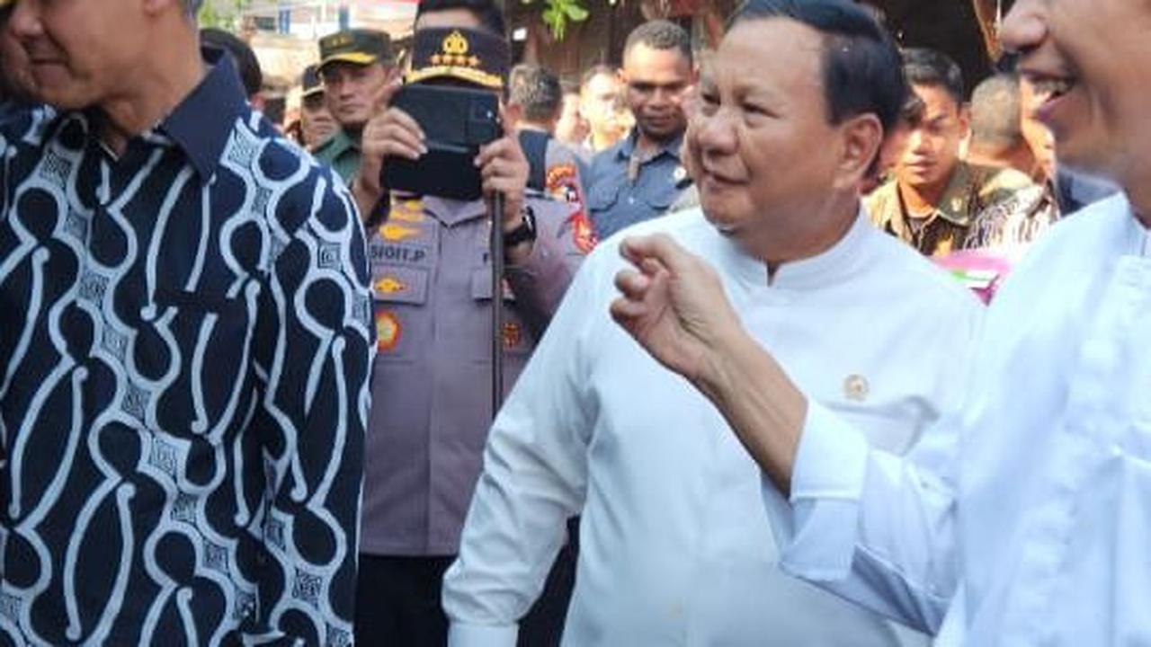 Ketika Jokowi Tunjuk-Tunjuk Ganjar di Depan Prabowo, Warga Teriak 'Presiden’