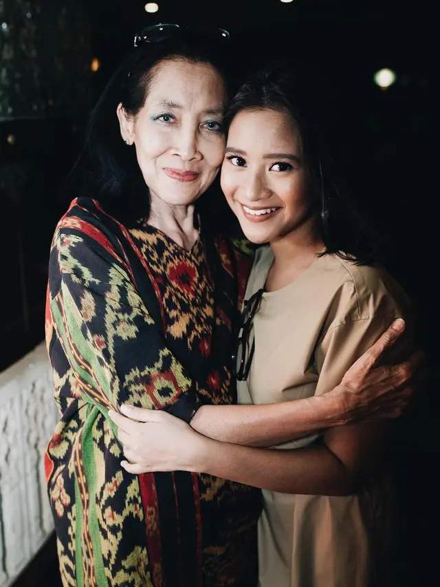 Adira Kania dan Lestari Sediastuti (https://www.instagram.com/p/B3j1HugBk5t/)