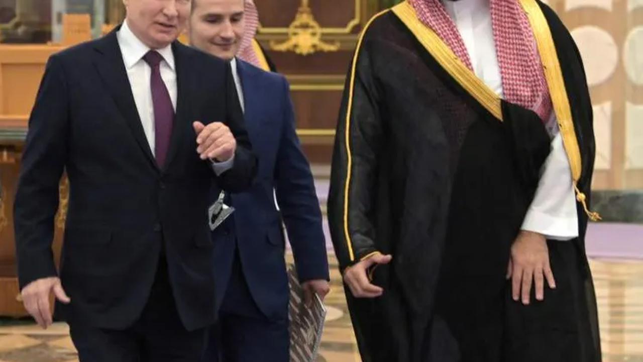 Setelah ke UEA, Presiden Rusia Vladimir Putin melanjutkan kunjungannya ke Arab Saudi untuk bertemu Pangeran MbS.