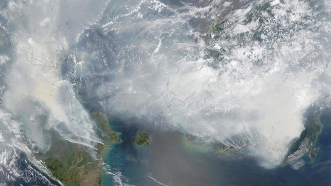 Beginilah kondisi kabut asap Indonesia diambil dari satelit NASA