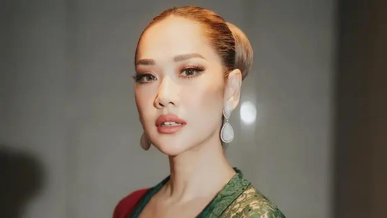 Model Kebaya Modern Pilihan BCL, Inspirasi Gaya Wanita Anggun dan Berkelas di Usia 40an