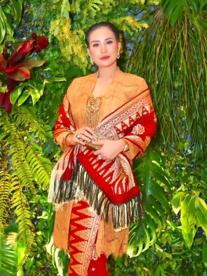 Artis Shinta Bachir selalu tampil penuh gaya dalam berbagai kesempatan (Foto: instagram shinta_bachir86)