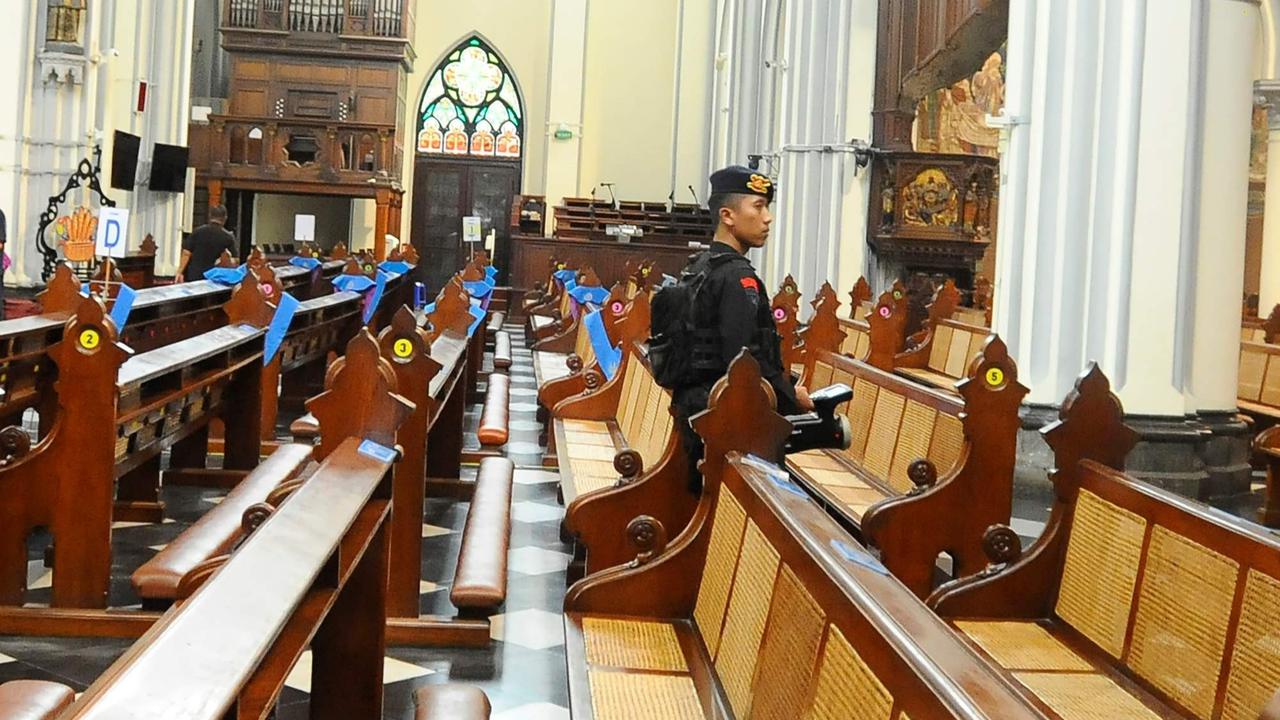 Pengamanan ketat Gereja Katedral Jakarta jelang Natal