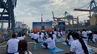 Kedubes India di Indonesia adakan kelas yoga bersama untuk peringati Hari Yoga Internasional ke-9, Sabtu (17/6/2023). (Liputan6com/Yasmina Shofa)