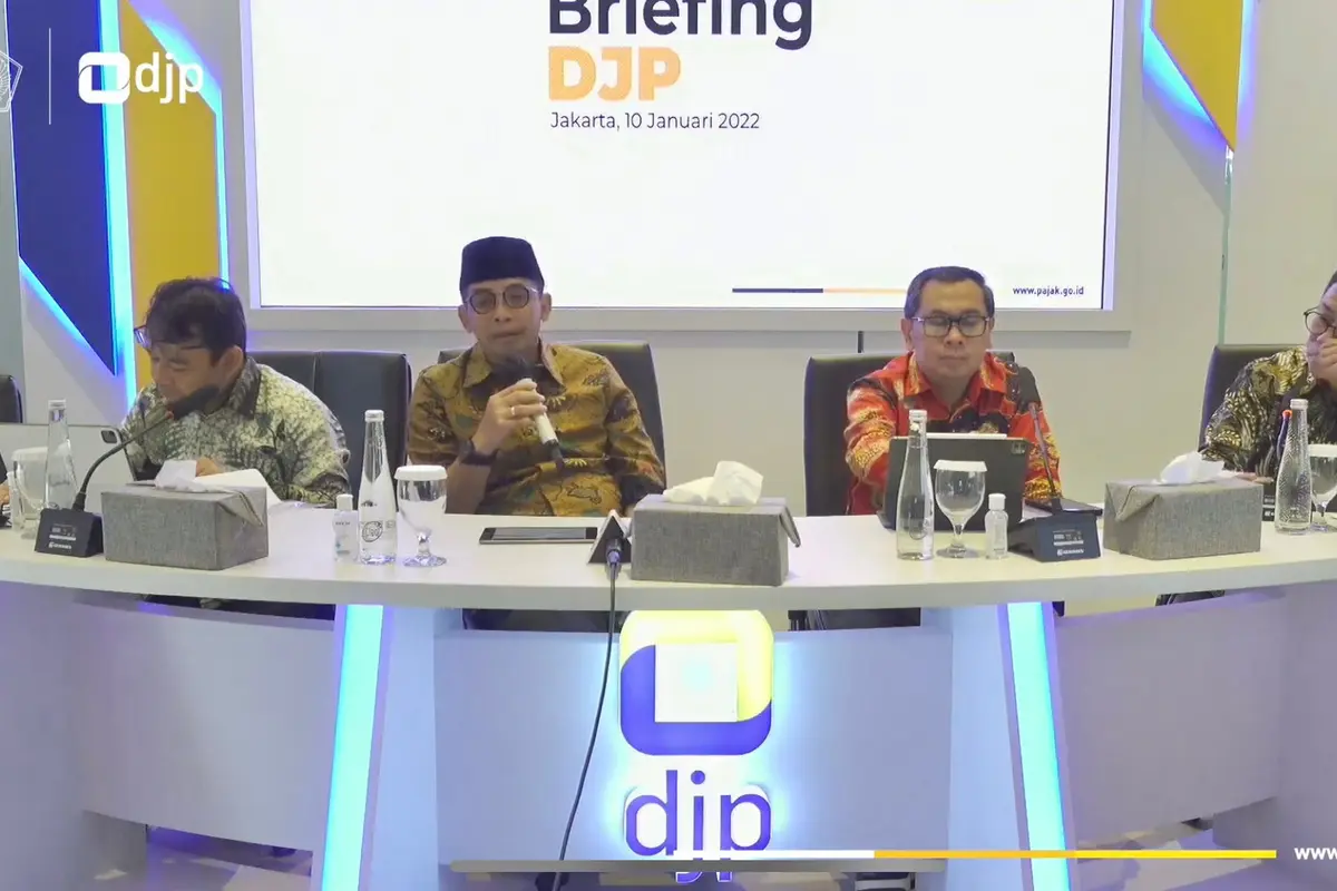 Direktur Jenderal Pajak Kementerian Keuangan Suryo Utomo dalam konferensi pers informasi perpajakan terkini di kantor DJP, Selasa (10/1/2023)