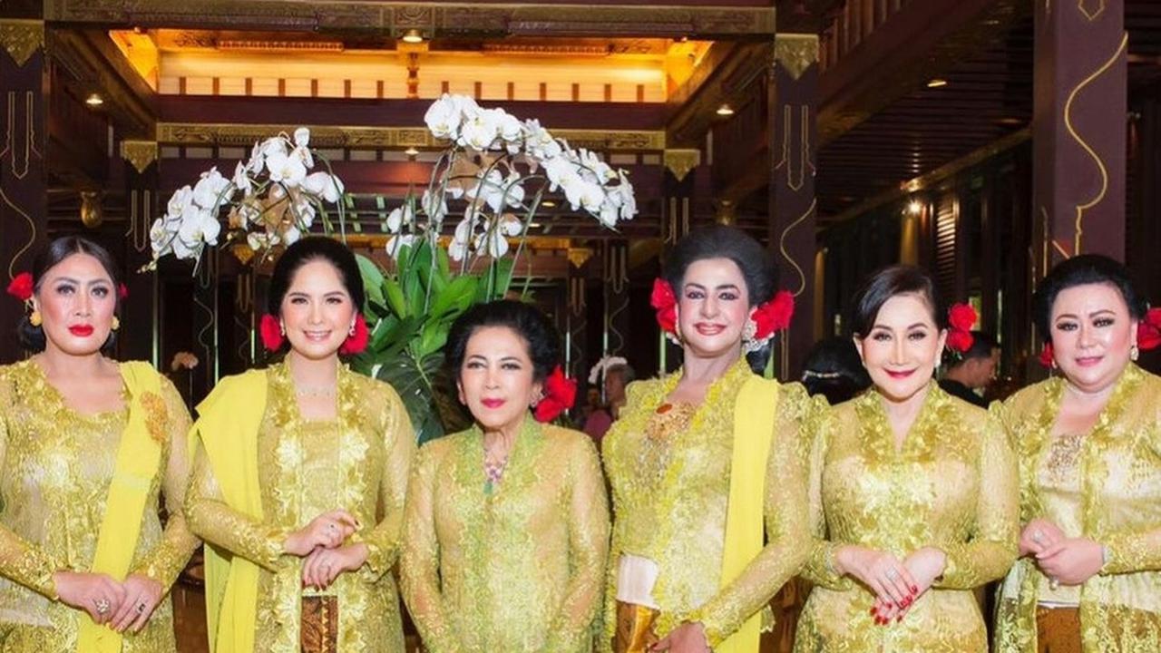 Bersama Istri Pejabat Senior