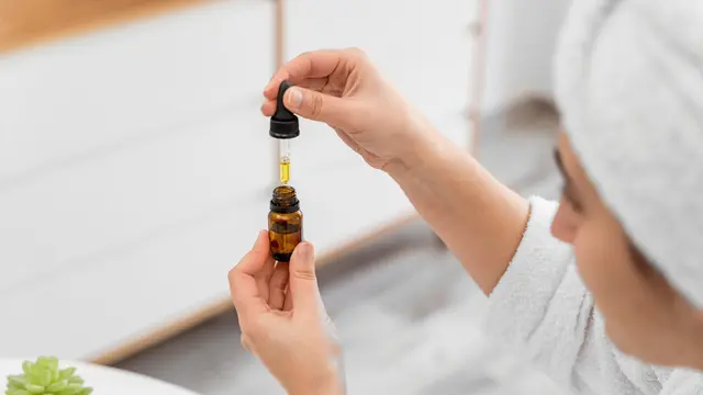 Ritual Malam dengan Facial Oil dan Affirmation, Kunci Kulit Tenang dan Regenerasi Optimal Saat Tidur