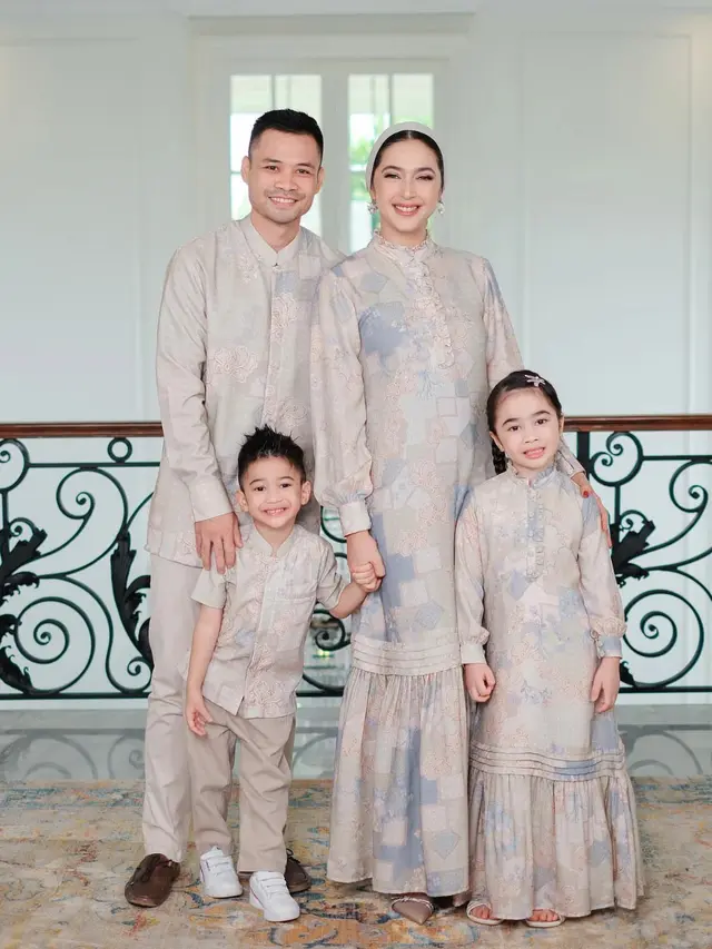 10 Pemotretan Keluarga Artis Pakai Baju Koleksi Lebaran 2026, Gaya Kompak Penuh Pesona