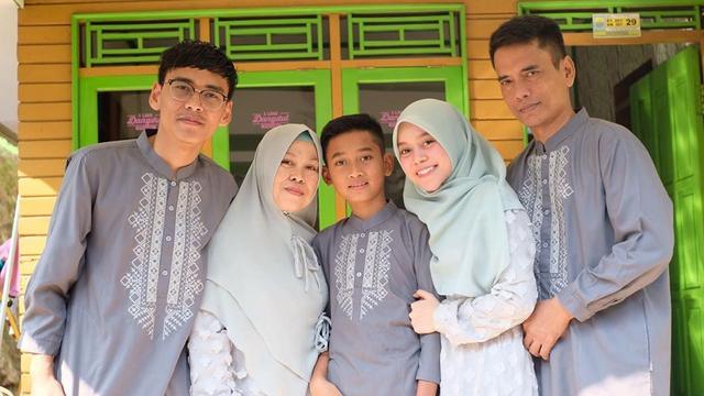 Jarang Tersorot, Ini 6 Momen Kebersamaan Lesty Kejora dan Keluarga