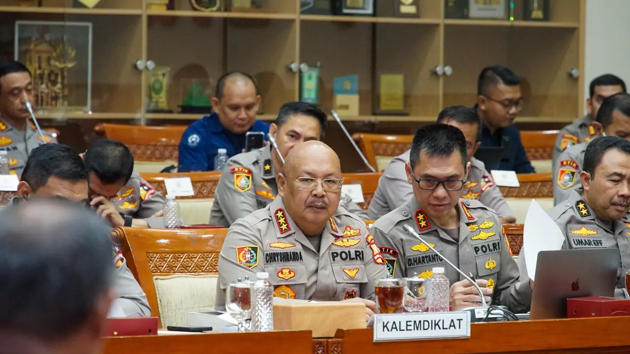 Kepala Lembaga Pendidikan dan Pelatihan (Kalemdiklat) Polri, Komjen Pol. Prof Chryshnanda Dwilaksana menghadiri Rapat Dengar Pendapat (RDP) bersama Komisi III DPR RI di Gedung Nusantara II, Senin (26/5/2025). (Istimewa)