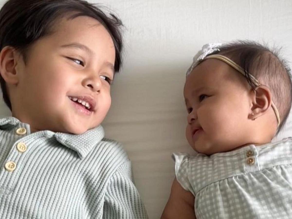 Potret kebersamaan Shafanina dengan sang kakak, Arrasya Bachtiar. Shafanina disebut memiliki wajah yang begitu mirip.