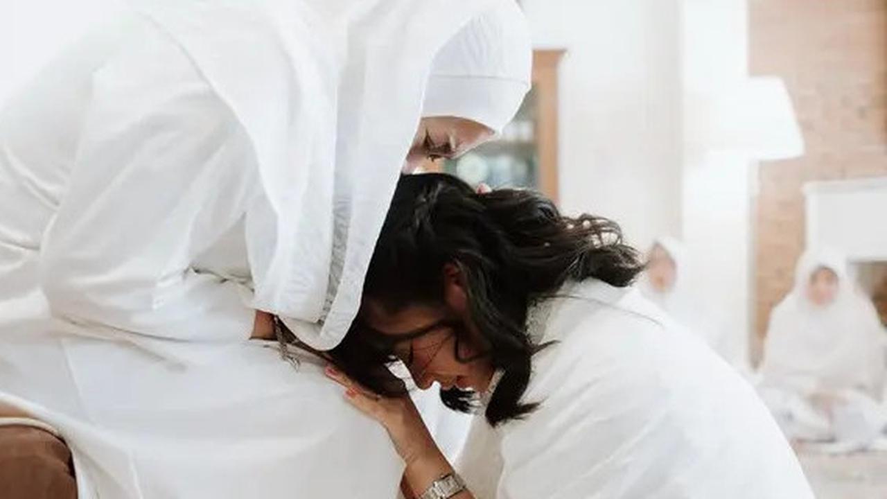 Deretan Potret Cantik Anak Ikke Nurjanah saat Pengajian Sebelum Pernikahan, Terlihat Kompak Bersama Aldi Bragi