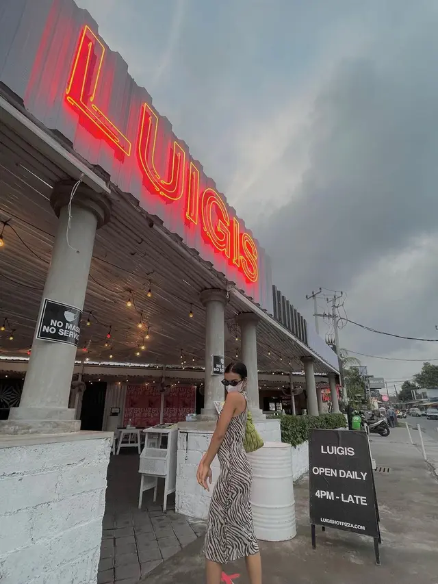 Momen Eva Celia Liburan di Bali, Tampil Menawan Pakai Kebaya. (Sumber: Instagram/evacelia)