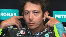 Keputusan VR46 merupakan akhir dari perjalanannya di dunia balap selama 26 tahun. Pebalap 42 tahun itu tercatat telah mengoleksi 115 kemenangan dan 199 kali naik podium, serta menjadi juara dunia sebanyak sembilan kali. (Foto: AFP/Joe Klamar)