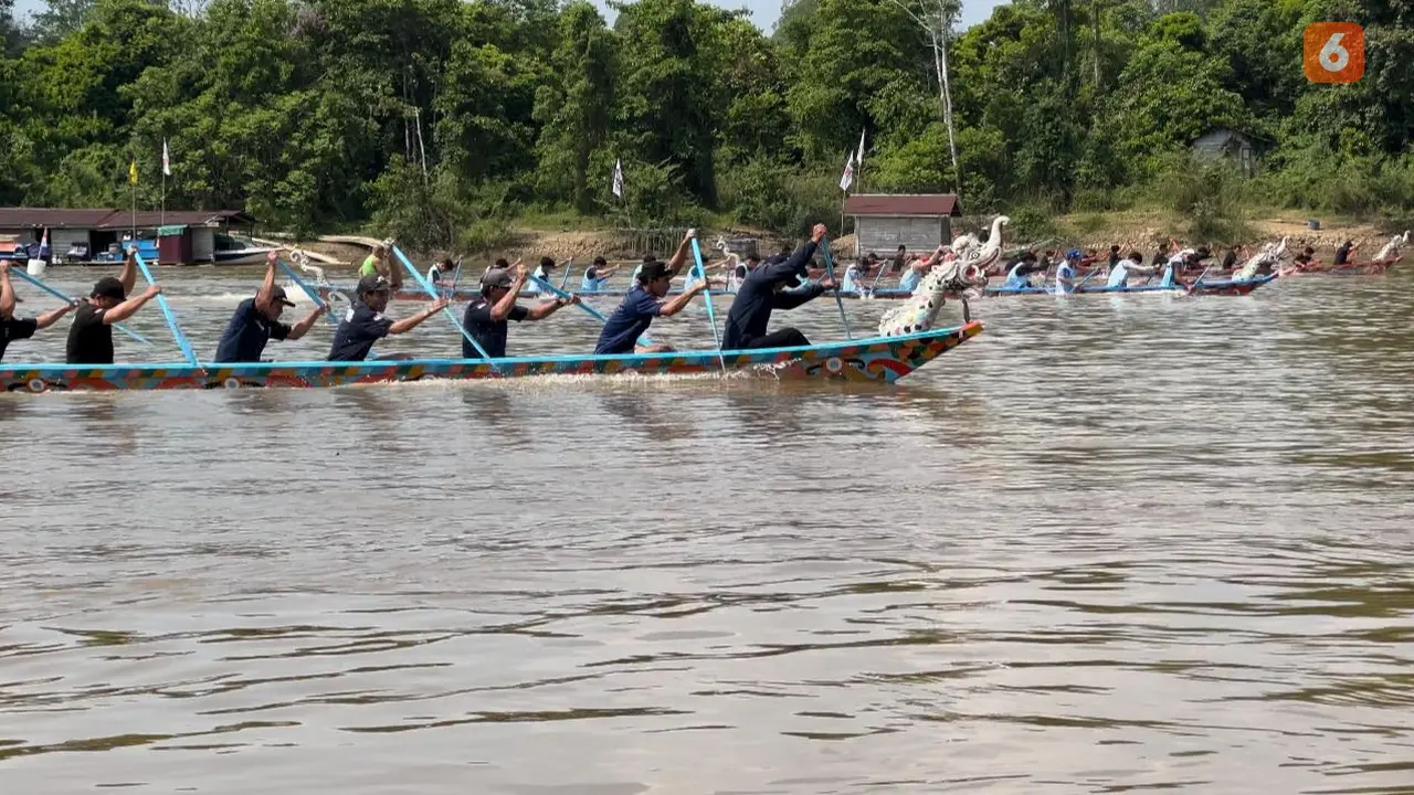 Lomba Perahu Naga