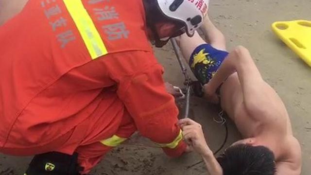 Berenang di Laut, Kelamin Pria Disengat Ikan Pari 