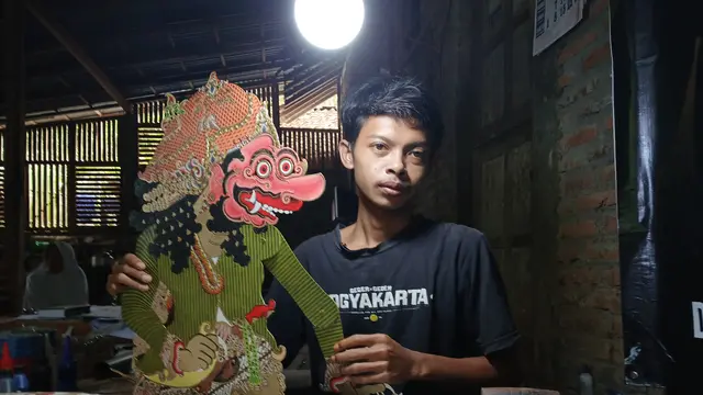 Bayu Purnomo Nugroho Pelestari Wayang Sungging di Desa Wisata Krembangan Kulon Progo