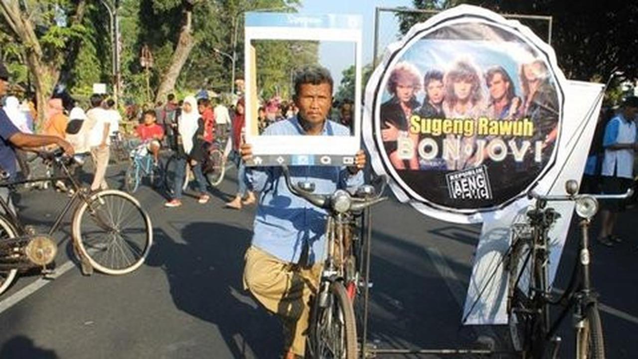 Bangga Bon Jovi ke Indonesia, warga Solo konvoi naik sepeda