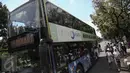 Bus tingkat wisata usai menurunkan penumpang di Jalan Merdeka Selatan, Jakarta, Minggu (15/5). Gubernur DKI, Basuki 'Ahok' TJahaja Purnama berencana menambah 25 unit bus tingkat guna memudahkan sarana transportasi masyarakat. (Liputan6.com/Faizal Fanani)